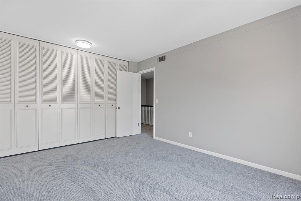 611 FOX HILLS Drive N, Bloomfield Hills, MI 48304 — Photo 18