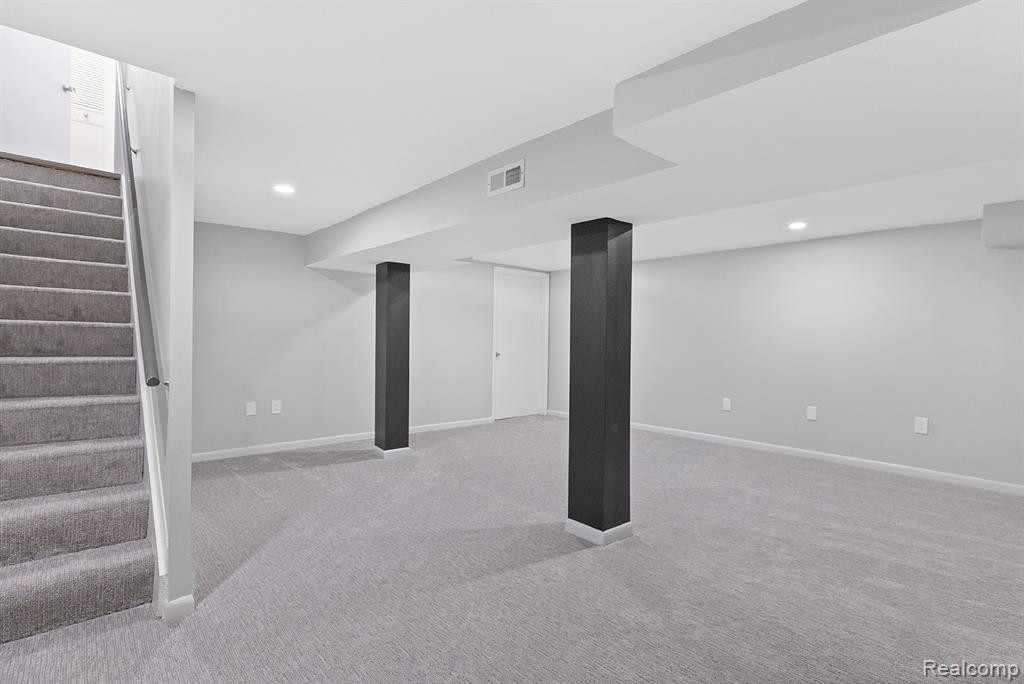 611 FOX HILLS Drive N, Bloomfield Hills, MI 48304 — Photo 20