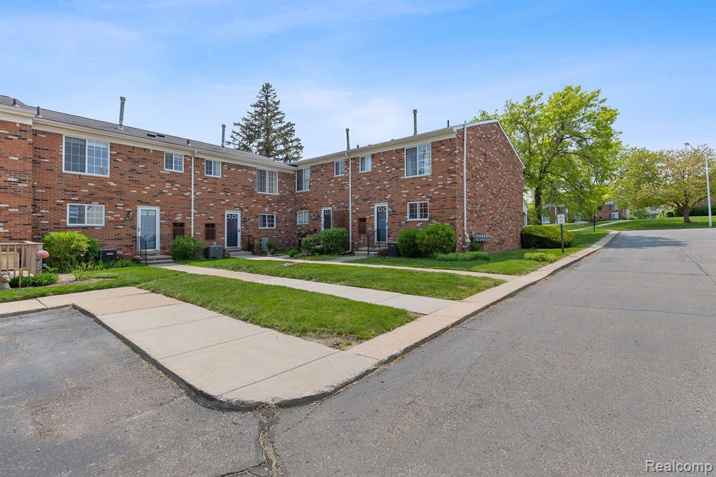 611 FOX HILLS Drive N, Bloomfield Hills, MI 48304 — Photo 23