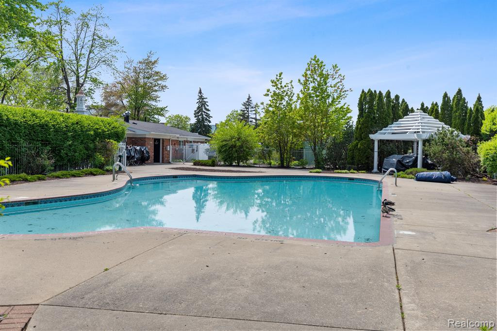 611 FOX HILLS Drive N, Bloomfield Hills, MI 48304 — Photo 26