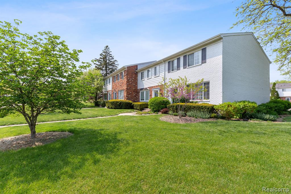 611 FOX HILLS Drive N, Bloomfield Hills, MI 48304 — Photo 30