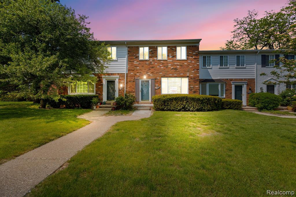 611 FOX HILLS Drive N, Bloomfield Hills, MI 48304 — Photo 31