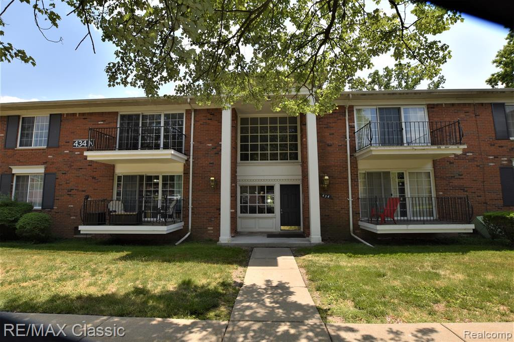434 FOX HILLS Drive N, A-8, Bloomfield Hills, MI 48304 — front exterior