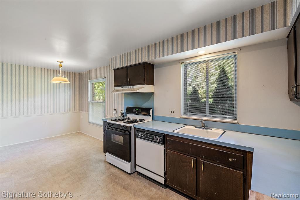 4054 ANTIQUE Lane, Bloomfield Hills, MI 48302 — Photo 15