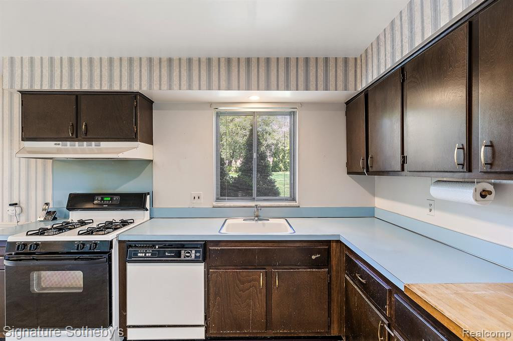 4054 ANTIQUE Lane, Bloomfield Hills, MI 48302 — Photo 16