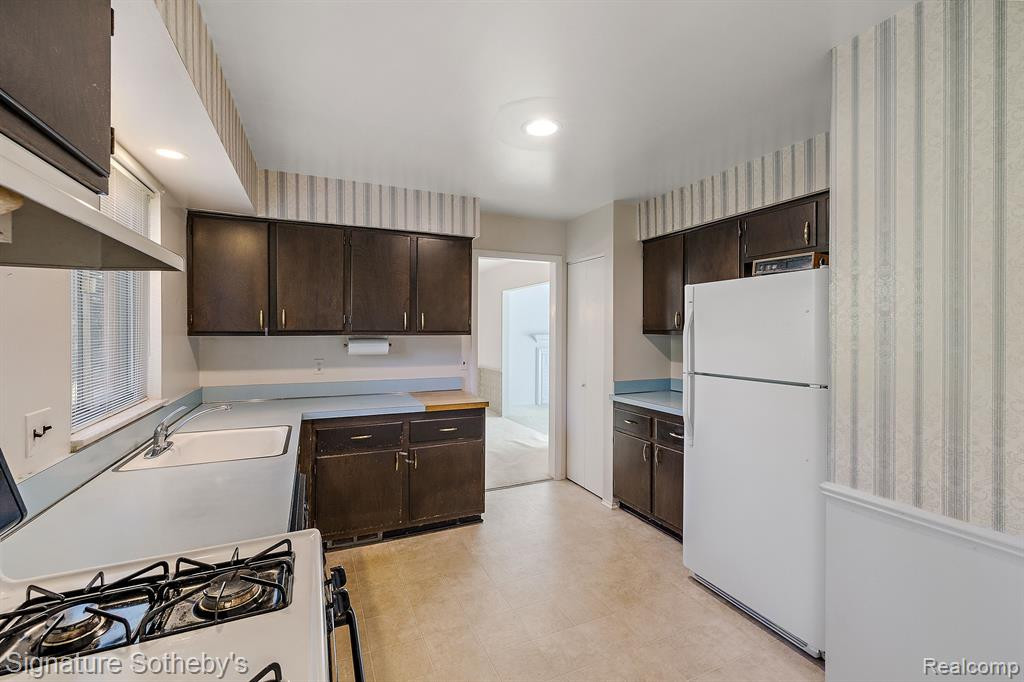 4054 ANTIQUE Lane, Bloomfield Hills, MI 48302 — Photo 18