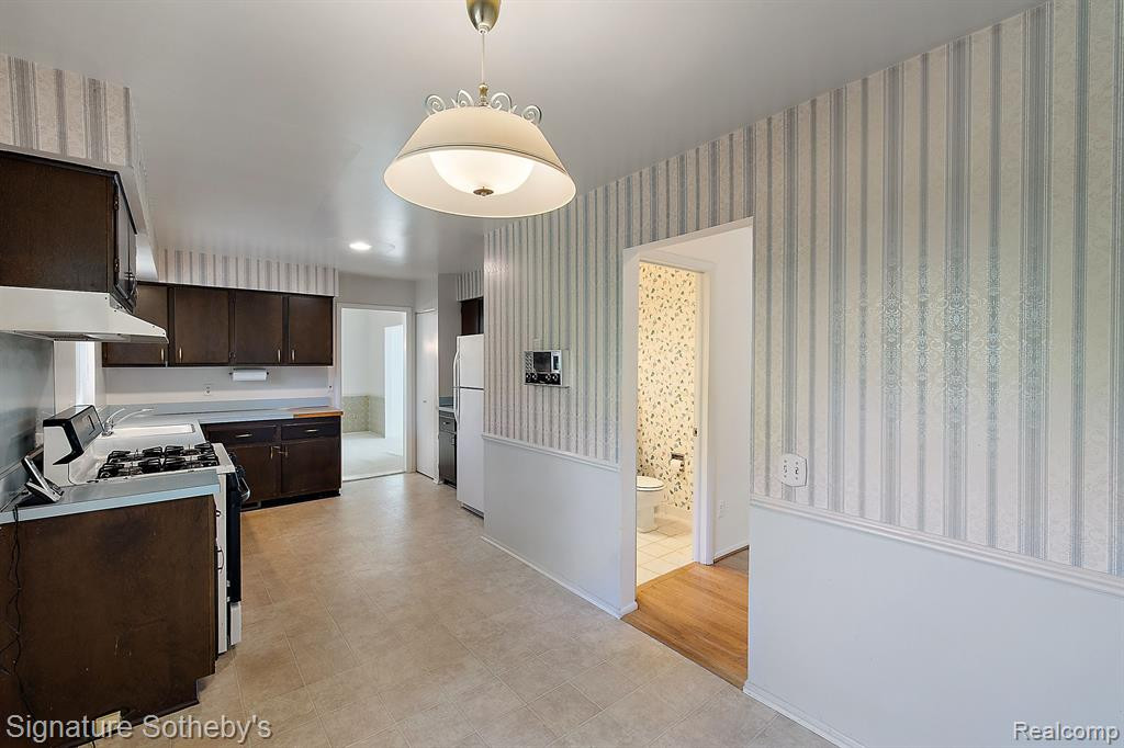 4054 ANTIQUE Lane, Bloomfield Hills, MI 48302 — Photo 22