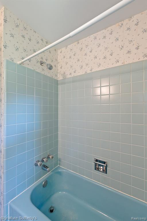 4054 ANTIQUE Lane, Bloomfield Hills, MI 48302 — Photo 38