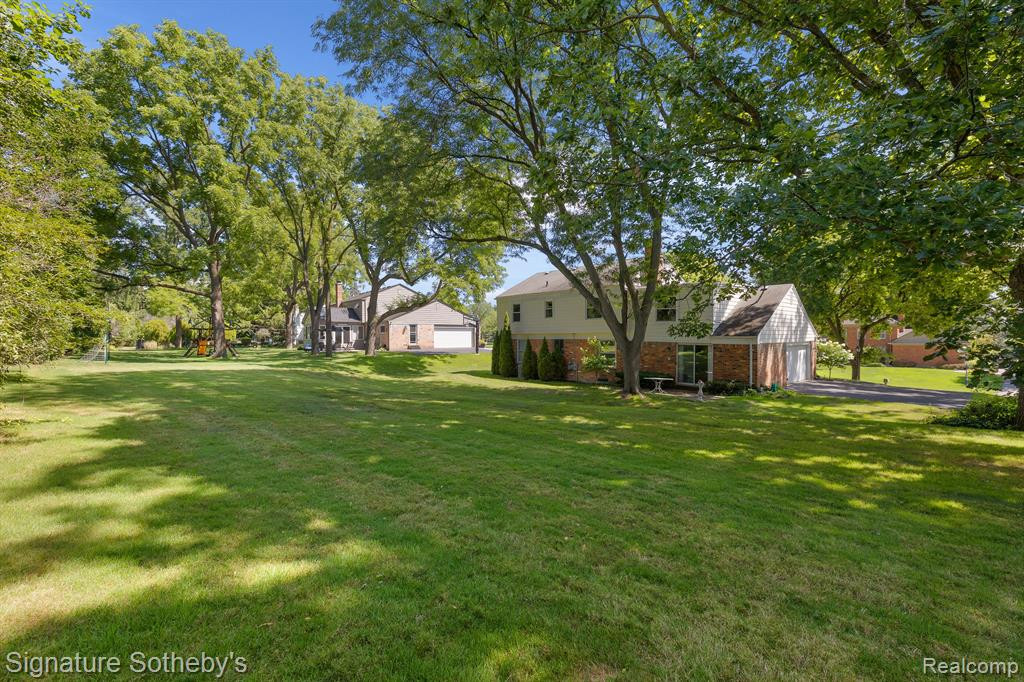 4054 ANTIQUE Lane, Bloomfield Hills, MI 48302 — Photo 48