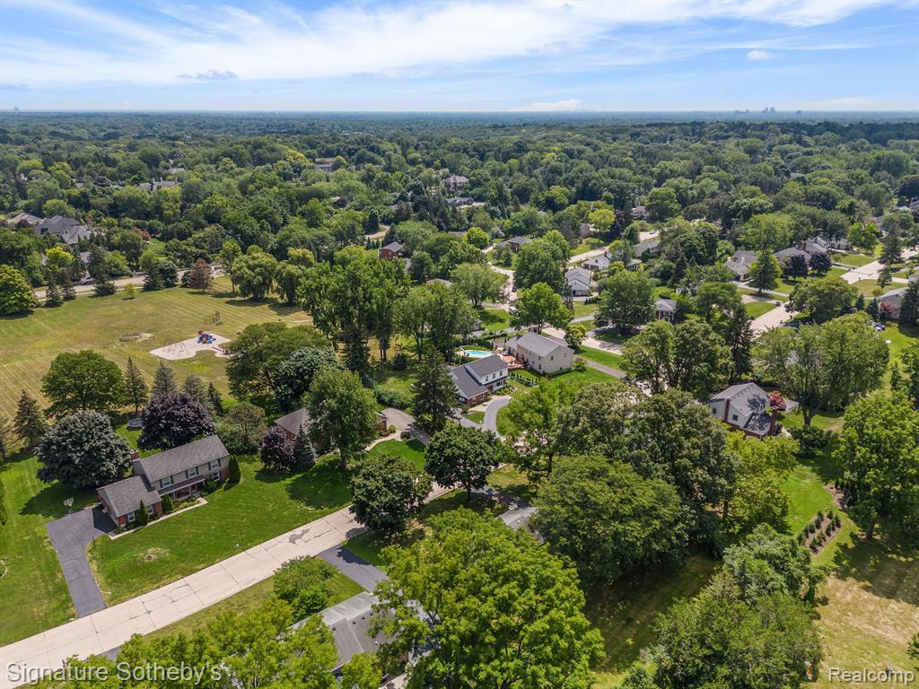 4054 ANTIQUE Lane, Bloomfield Hills, MI 48302 — Photo 52