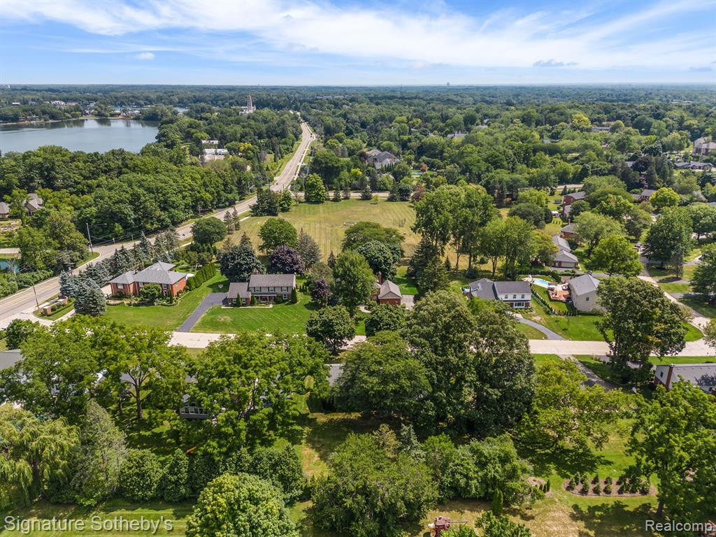 4054 ANTIQUE Lane, Bloomfield Hills, MI 48302 — Photo 53