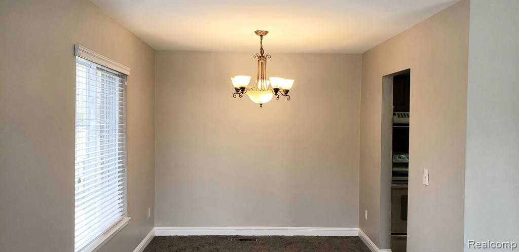 697 E FOX HILLS Drive, Bloomfield Hills, MI 48304 — Photo 5