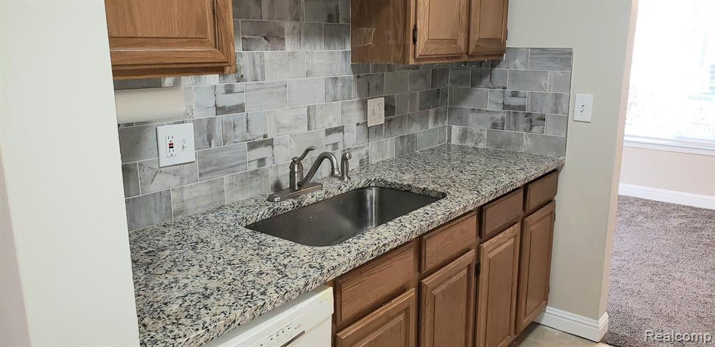 697 E FOX HILLS Drive, Bloomfield Hills, MI 48304 — Photo 7