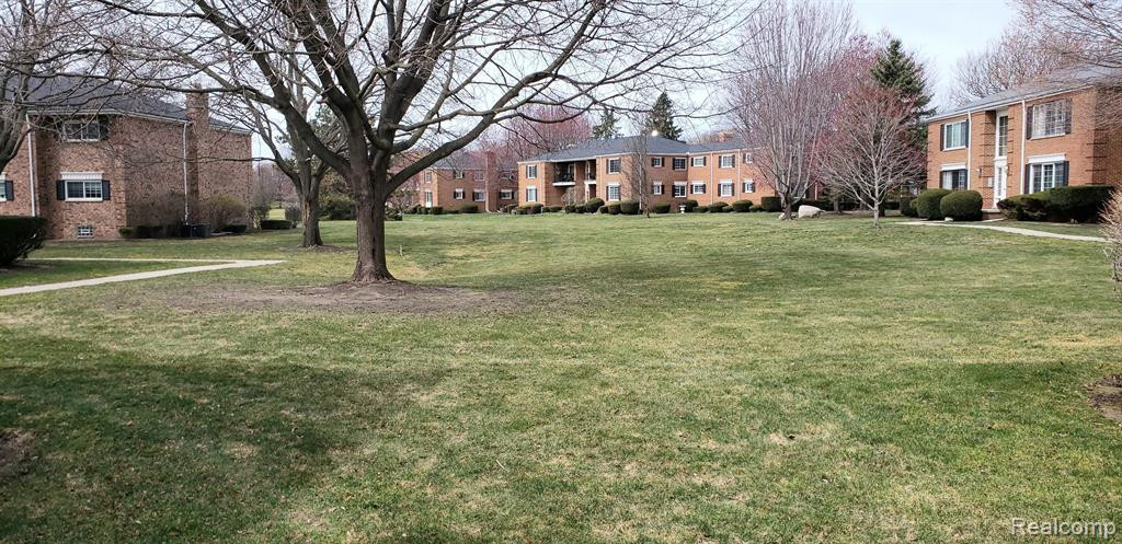 697 E FOX HILLS Drive, Bloomfield Hills, MI 48304 — Photo 14