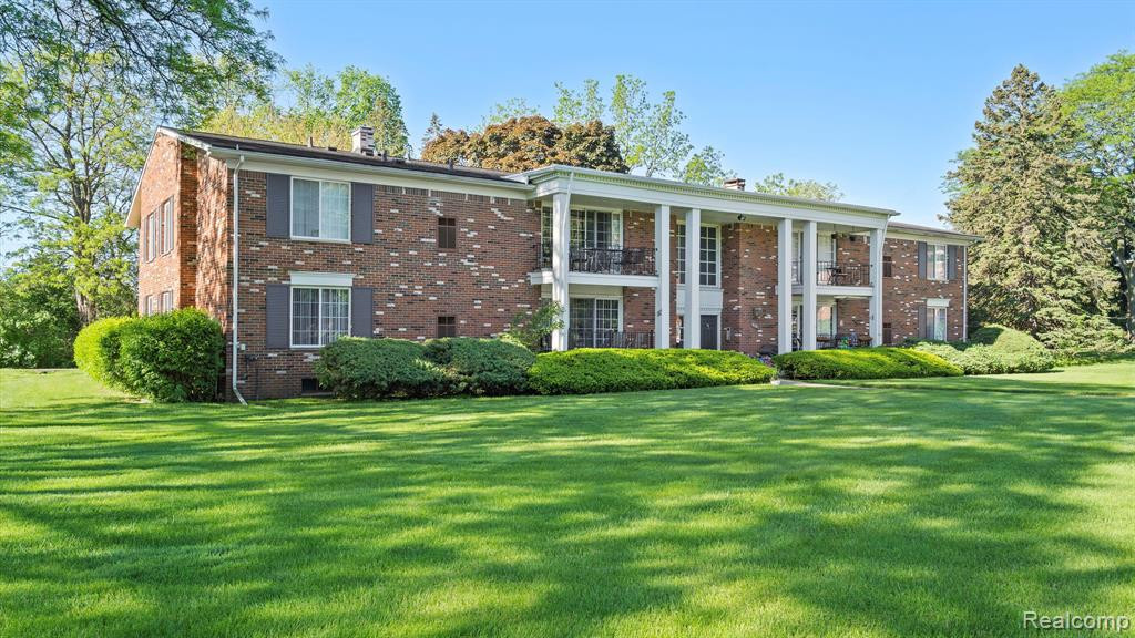 448 FOX HILLS Drive S, 6, Bloomfield Hills, MI 48304 — Photo 2