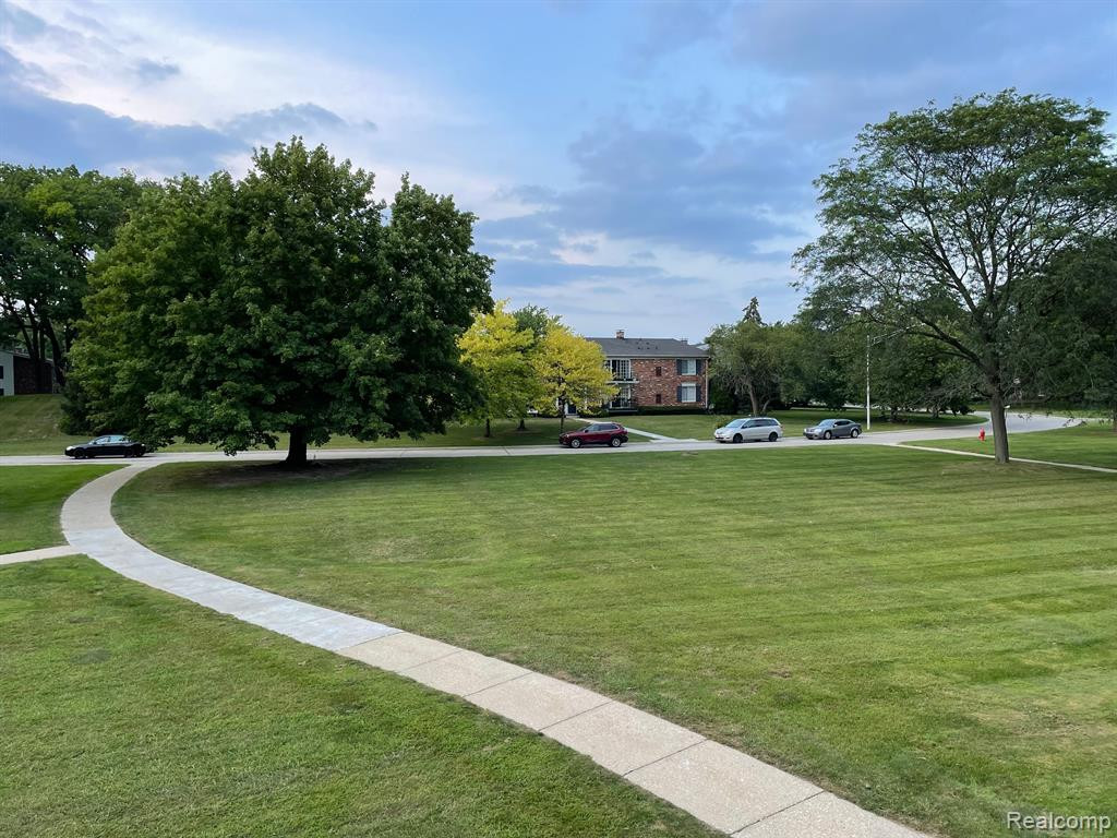 448 FOX HILLS Drive S, 6, Bloomfield Hills, MI 48304 — Photo 4
