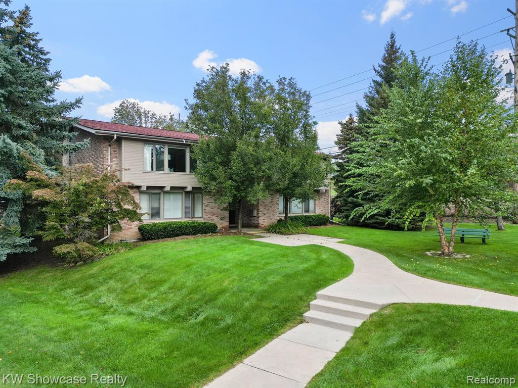 369 CONCORD Place, 4, Bloomfield Hills, MI 48304 — Photo 2