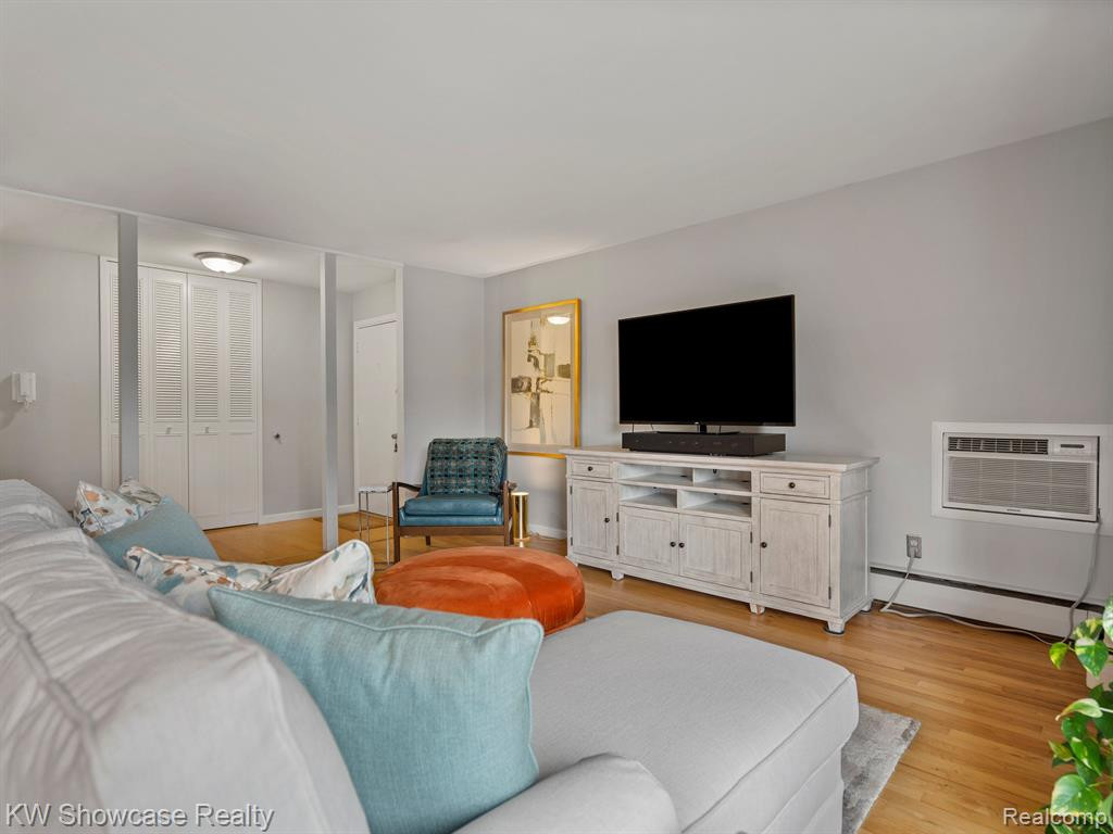 369 CONCORD Place, 4, Bloomfield Hills, MI 48304 — Photo 10