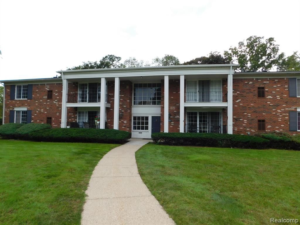448 FOX HILLS Drive S, 5, Bloomfield Hills, MI 48304 — front exterior