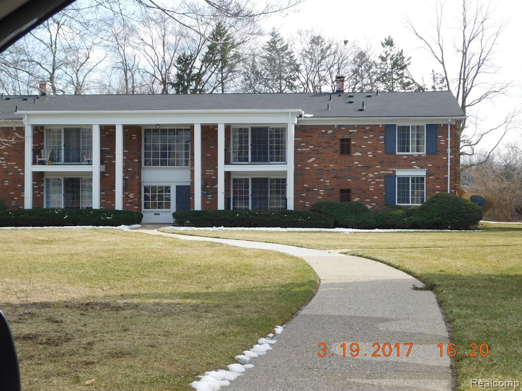 448 FOX HILLS Drive S, 5, Bloomfield Hills, MI 48304 — Photo 3
