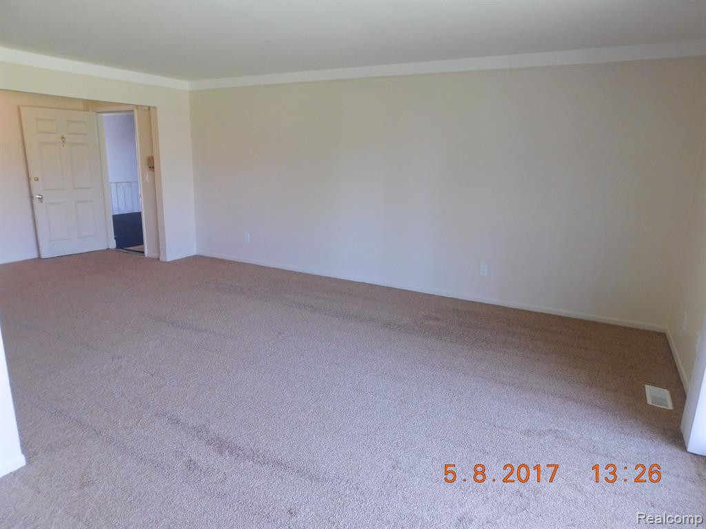 448 FOX HILLS Drive S, 5, Bloomfield Hills, MI 48304 — Photo 8