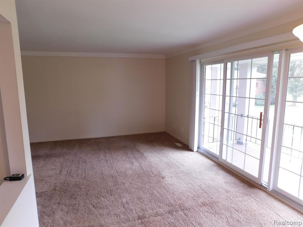 448 FOX HILLS Drive S, 5, Bloomfield Hills, MI 48304 — Photo 11