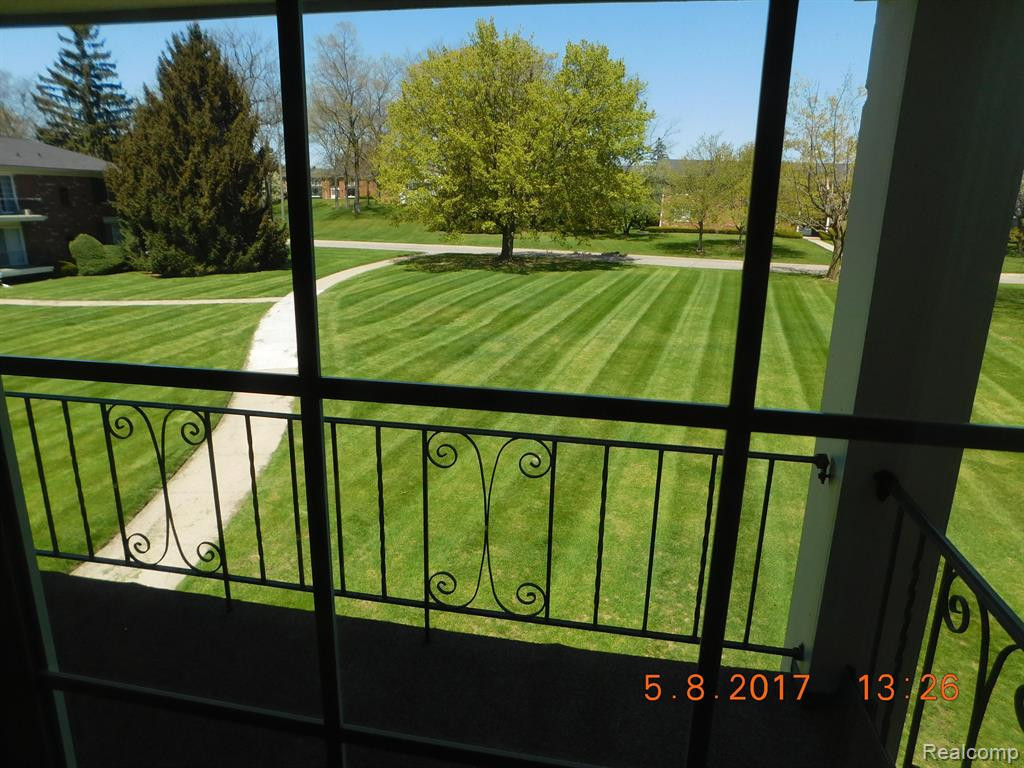 448 FOX HILLS Drive S, 5, Bloomfield Hills, MI 48304 — Photo 16