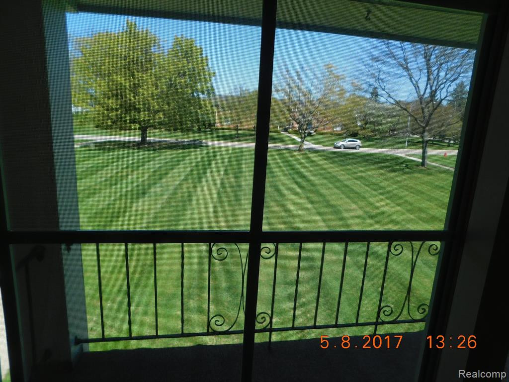 448 FOX HILLS Drive S, 5, Bloomfield Hills, MI 48304 — Photo 17