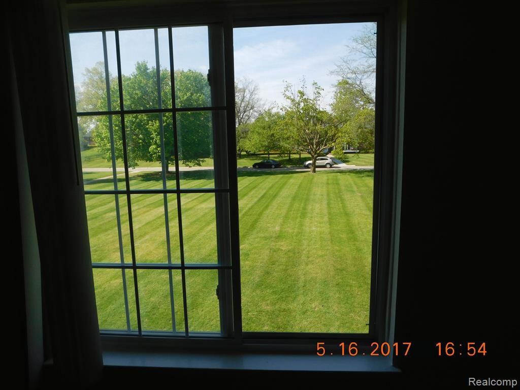448 FOX HILLS Drive S, 5, Bloomfield Hills, MI 48304 — Photo 18