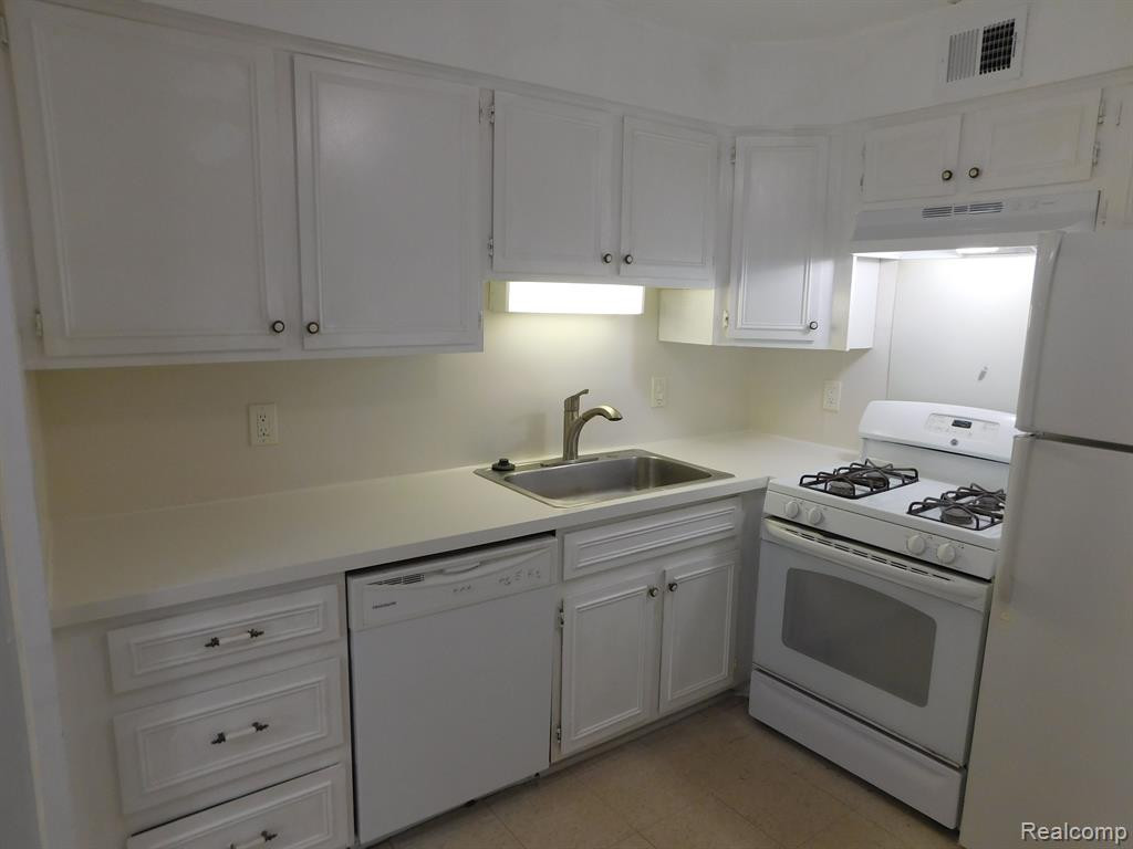 448 FOX HILLS Drive S, 5, Bloomfield Hills, MI 48304 — Photo 19