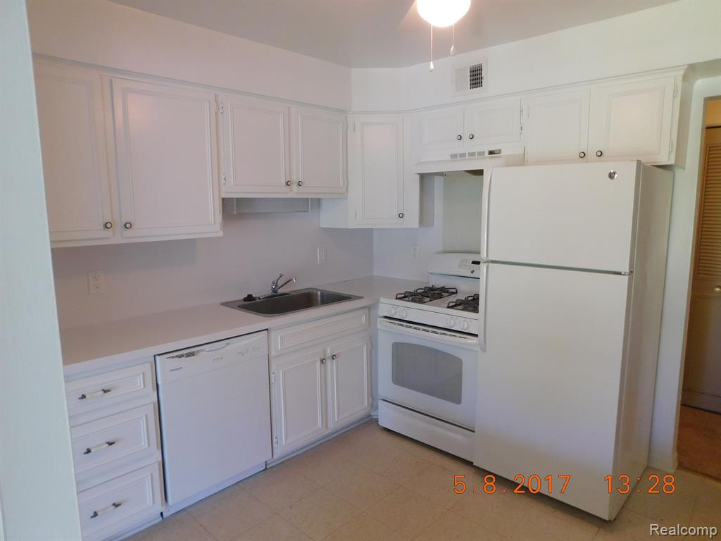 448 FOX HILLS Drive S, 5, Bloomfield Hills, MI 48304 — Photo 21