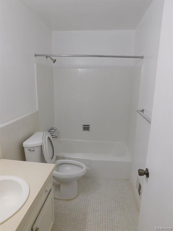 448 FOX HILLS Drive S, 5, Bloomfield Hills, MI 48304 — Photo 28