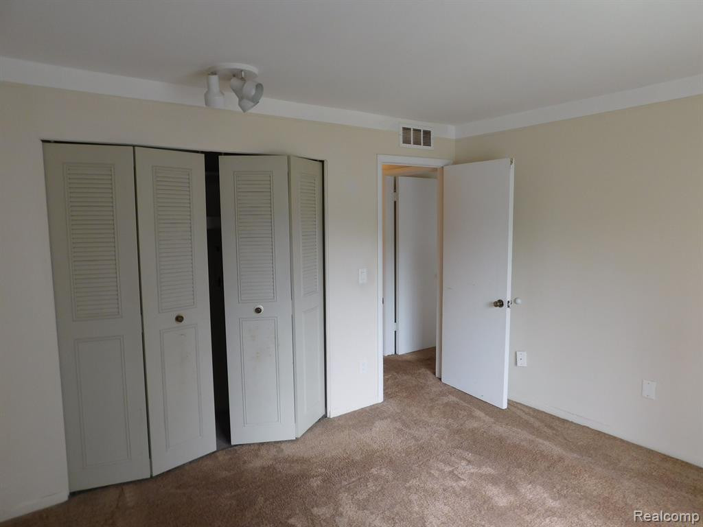 448 FOX HILLS Drive S, 5, Bloomfield Hills, MI 48304 — Photo 31