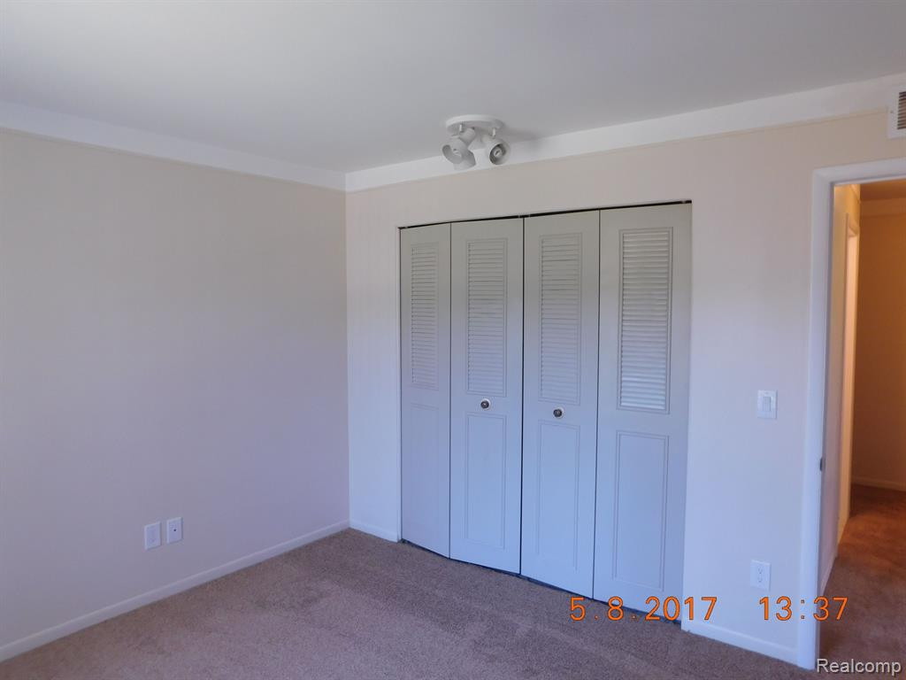 448 FOX HILLS Drive S, 5, Bloomfield Hills, MI 48304 — Photo 32