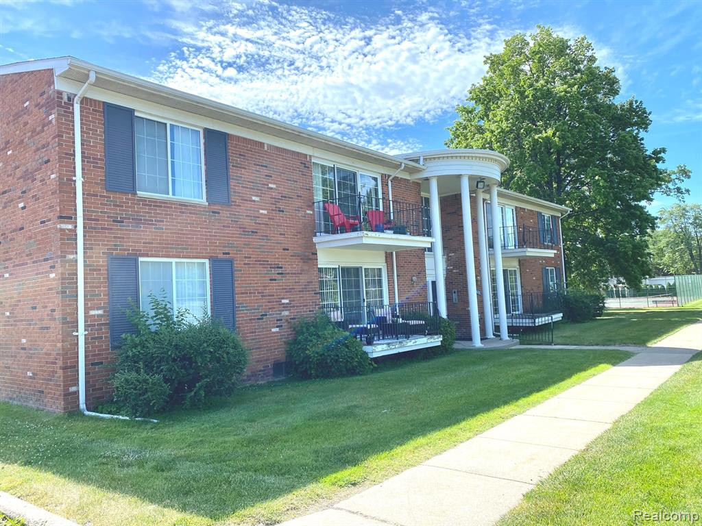 430 FOX HILLS Drive N, A-6, Bloomfield Hills, MI 48304 — Photo 2
