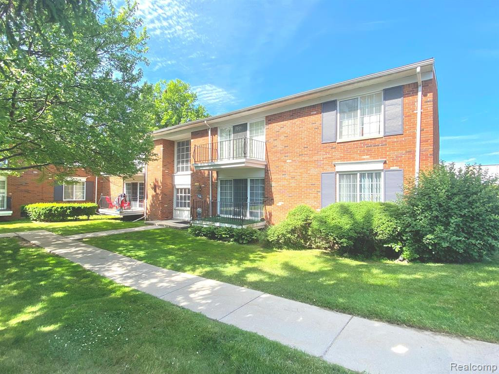 430 FOX HILLS Drive N, A-6, Bloomfield Hills, MI 48304 — Photo 3