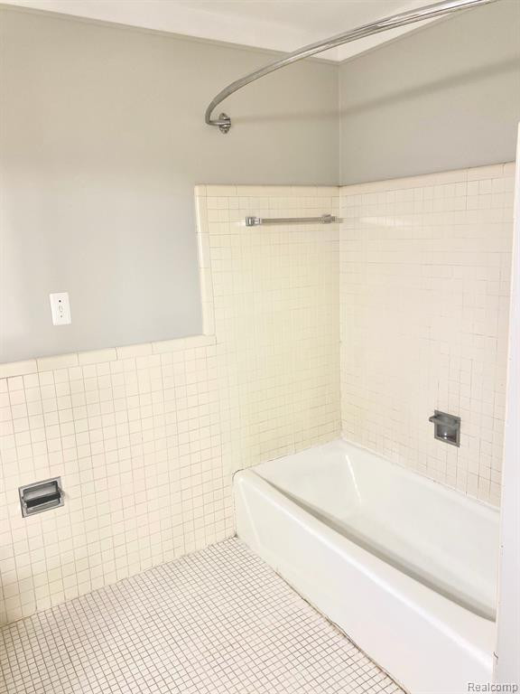 430 FOX HILLS Drive N, A-6, Bloomfield Hills, MI 48304 — Photo 16