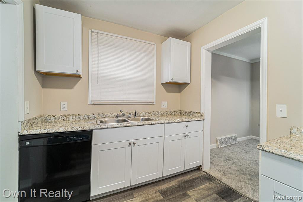 7732 DOLPHIN, Redford, MI 48239 — Photo 12