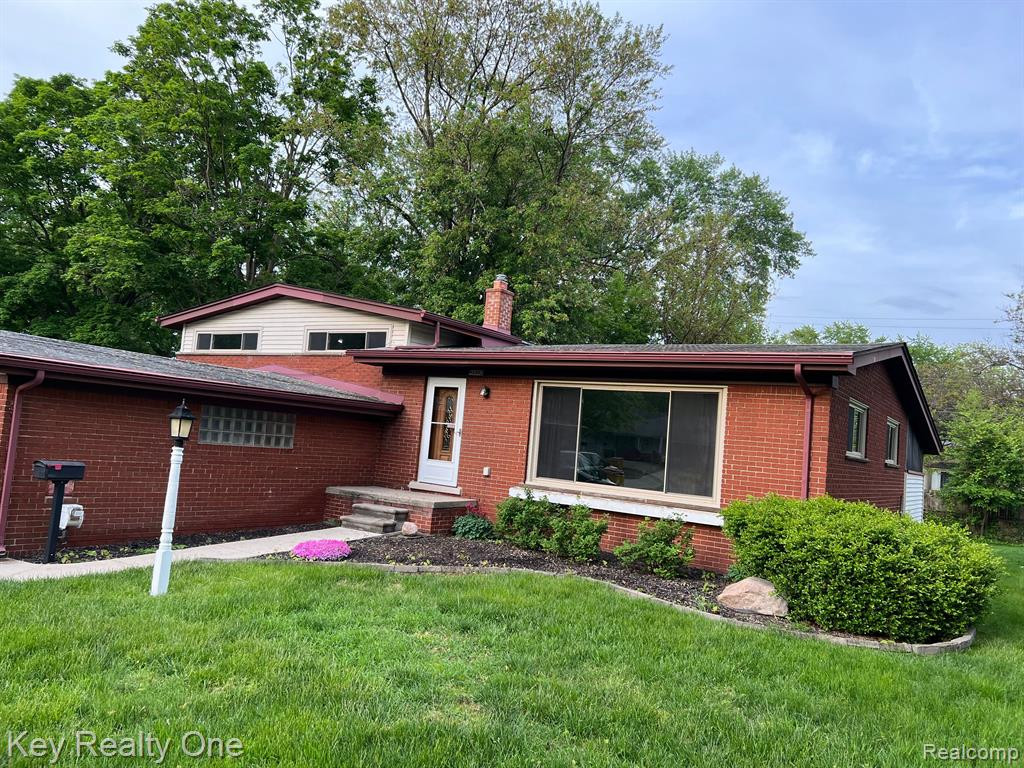 45662 CUSTER Avenue, Utica, MI 48317 — Photo 2