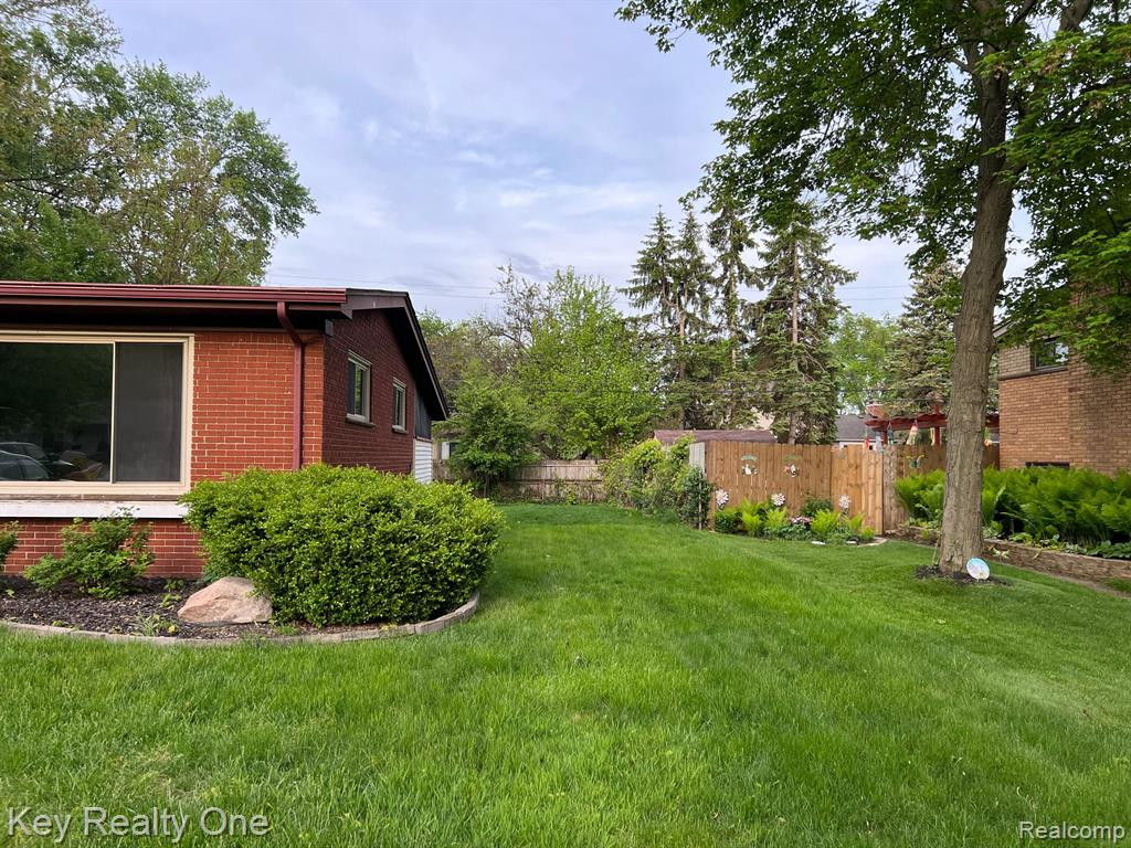 45662 CUSTER Avenue, Utica, MI 48317 — Photo 3