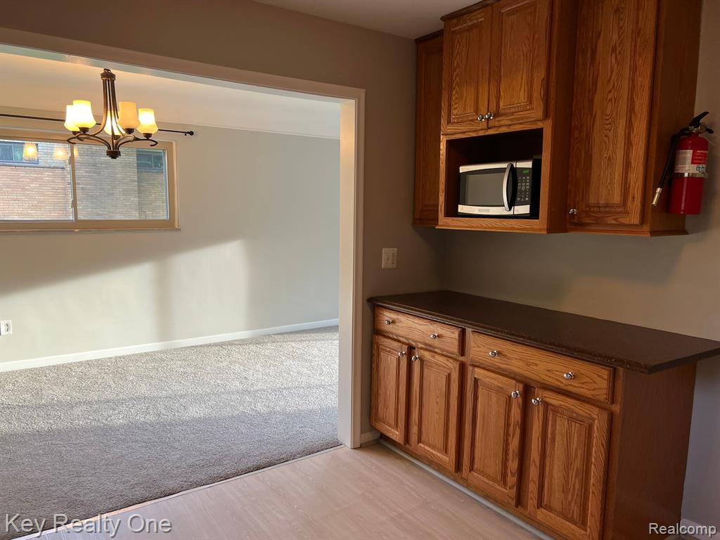 45662 CUSTER Avenue, Utica, MI 48317 — Photo 8