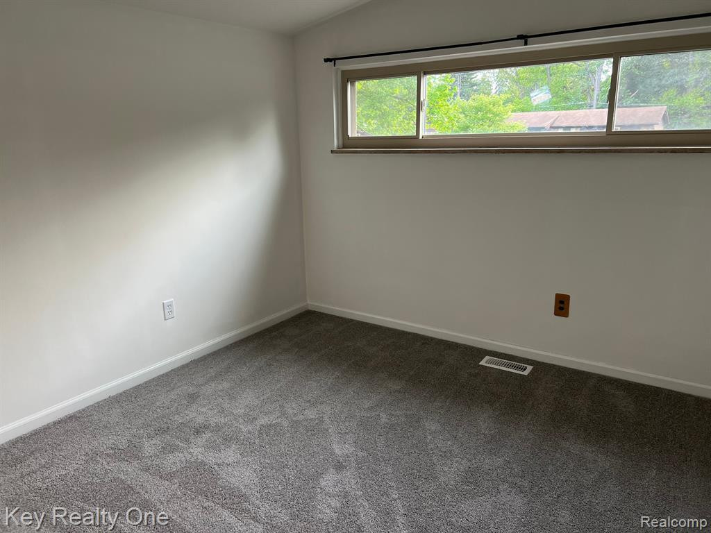 45662 CUSTER Avenue, Utica, MI 48317 — Photo 26