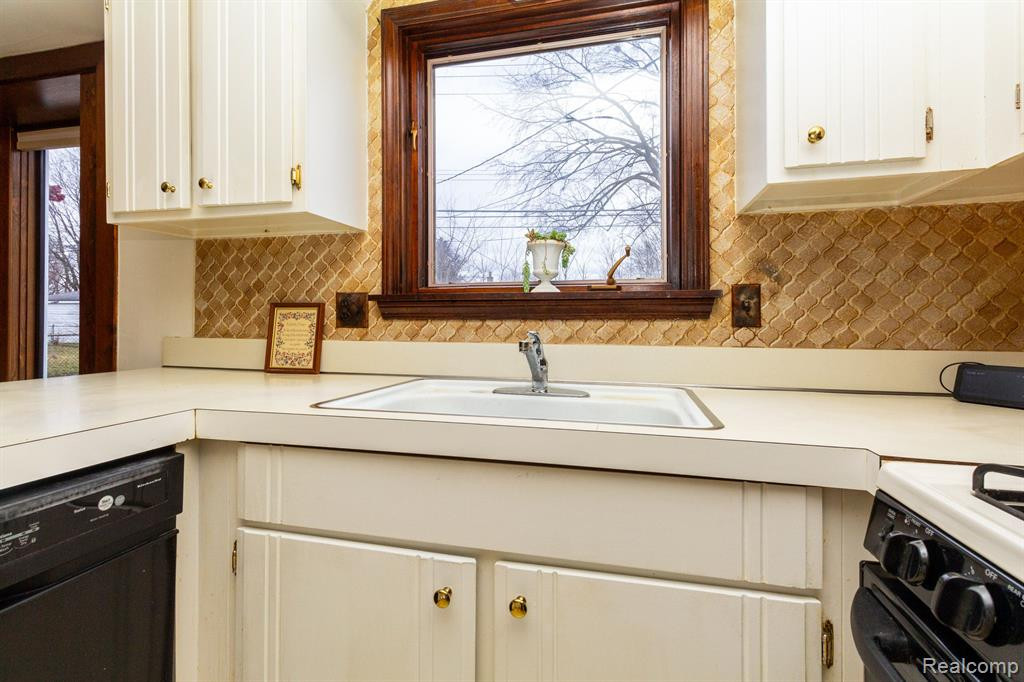 40420 MEADE POINT Drive, Sterling Heights, MI 48313 — Photo 15
