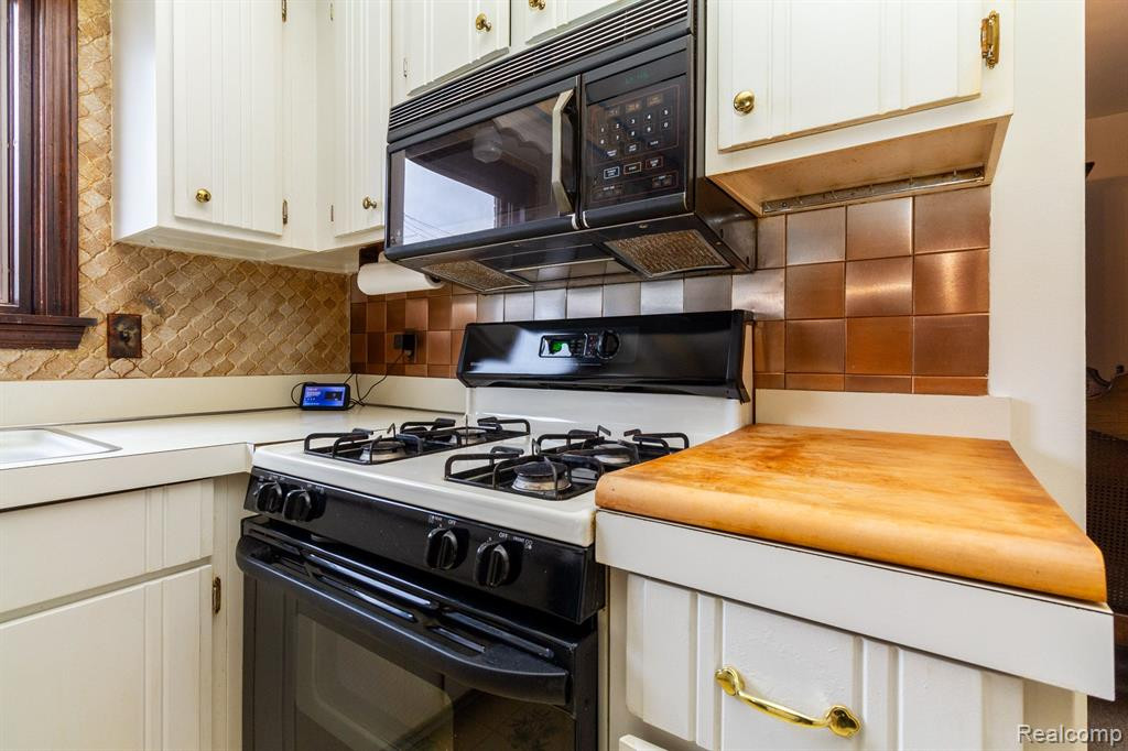 40420 MEADE POINT Drive, Sterling Heights, MI 48313 — Photo 16