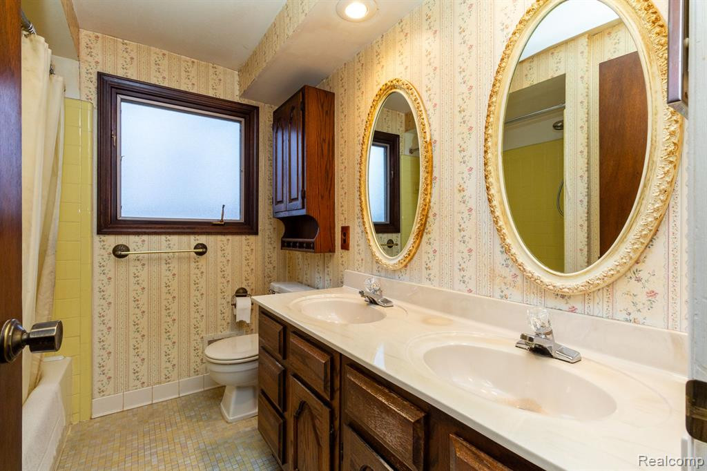 40420 MEADE POINT Drive, Sterling Heights, MI 48313 — Photo 23