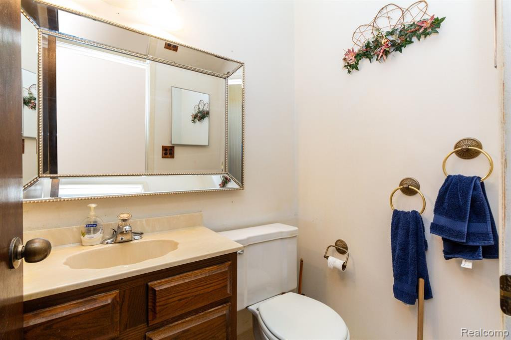 40420 MEADE POINT Drive, Sterling Heights, MI 48313 — Photo 31