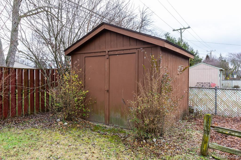 40420 MEADE POINT Drive, Sterling Heights, MI 48313 — Photo 38