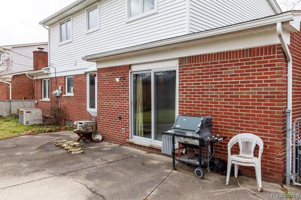 40420 MEADE POINT Drive, Sterling Heights, MI 48313 — Photo 41