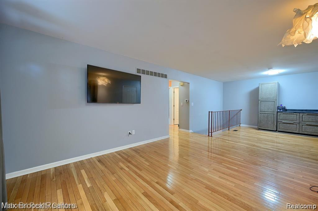 2767 ROUNDTREE Drive, Troy, MI 48083 — Photo 3