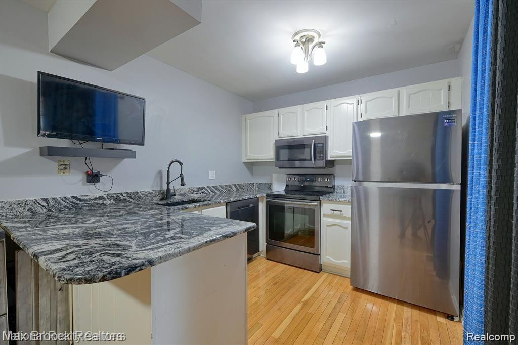2767 ROUNDTREE Drive, Troy, MI 48083 — Photo 5